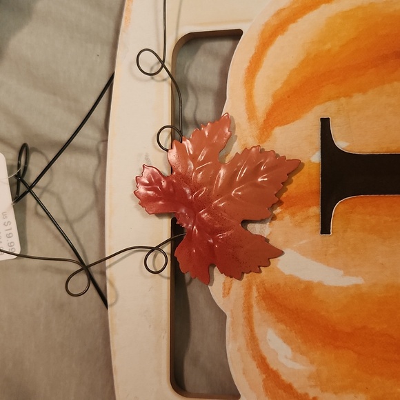 Wooden pumpkin truck sign with J - Picture 4 of 6